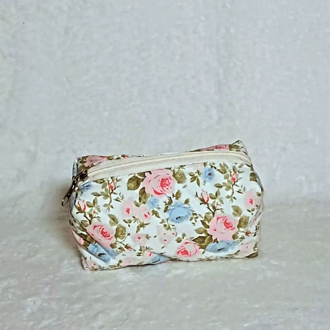 Neceser rectangular de tela floral con cierre